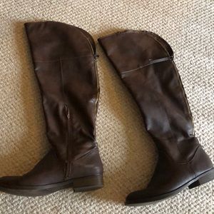 KNEE HIGH BROWN BOOTS